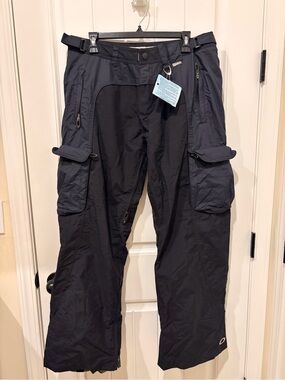 Oakley Men’s Black Cargo Ski Pants with Multiple Pockets